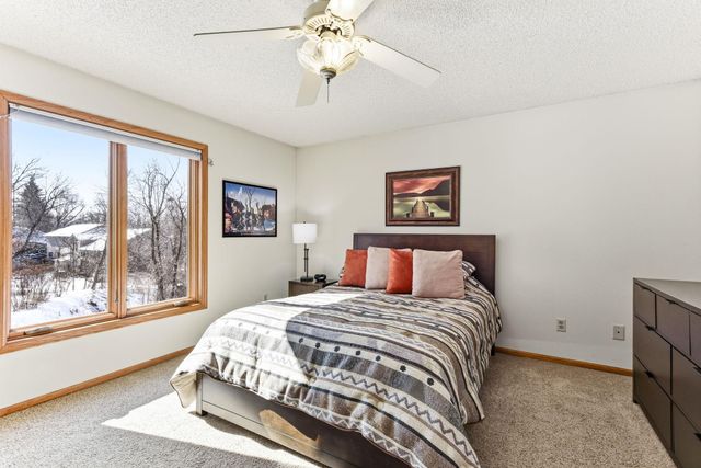 2290 Hillwood Drive E, Maplewood, MN 55119