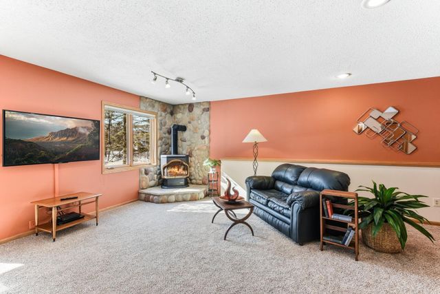 2290 Hillwood Drive E, Maplewood, MN 55119