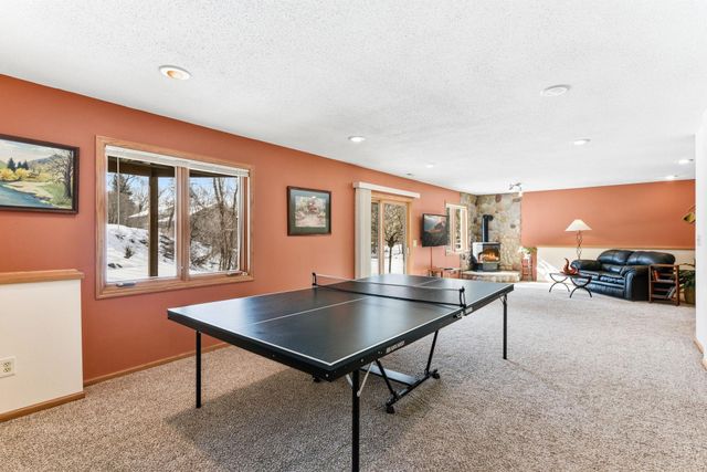 2290 Hillwood Drive E, Maplewood, MN 55119