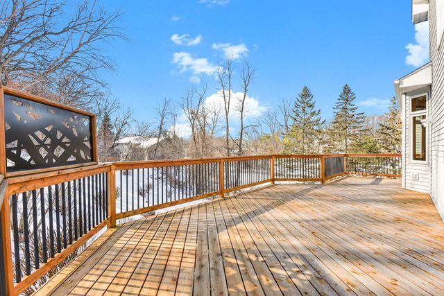 2290 Hillwood Drive E, Maplewood, MN 55119