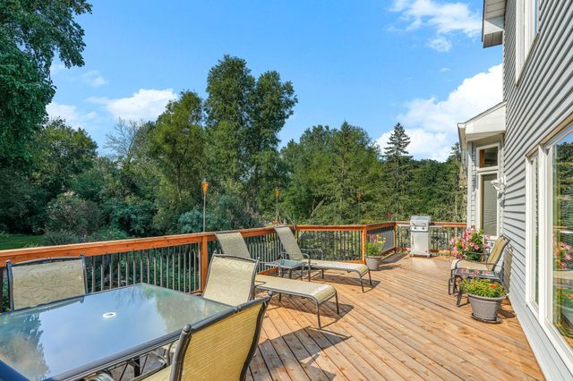 2290 Hillwood Drive E, Maplewood, MN 55119