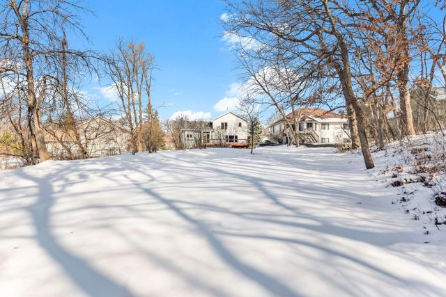 2290 Hillwood Drive E, Maplewood, MN 55119