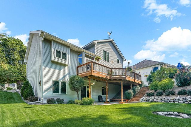 2290 Hillwood Drive E, Maplewood, MN 55119