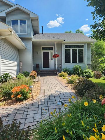 2290 Hillwood Drive E, Maplewood, MN 55119