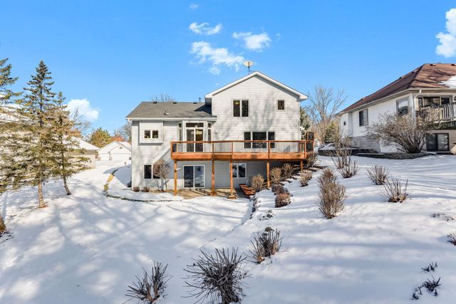 2290 Hillwood Drive E, Maplewood, MN 55119