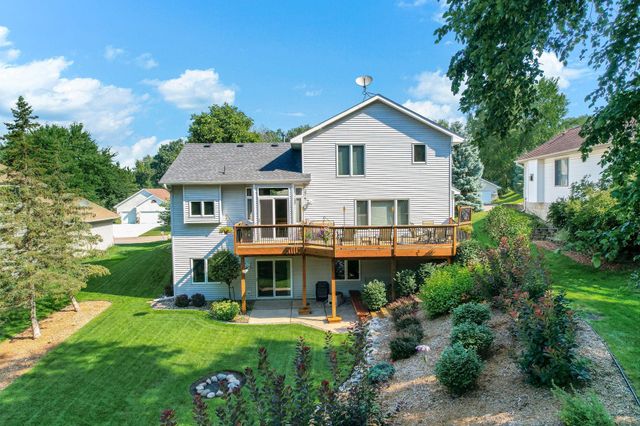 2290 Hillwood Drive E, Maplewood, MN 55119