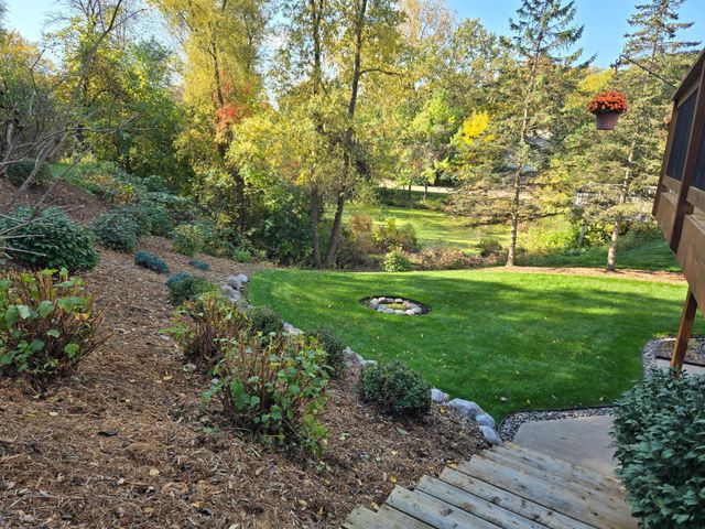 2290 Hillwood Drive E, Maplewood, MN 55119