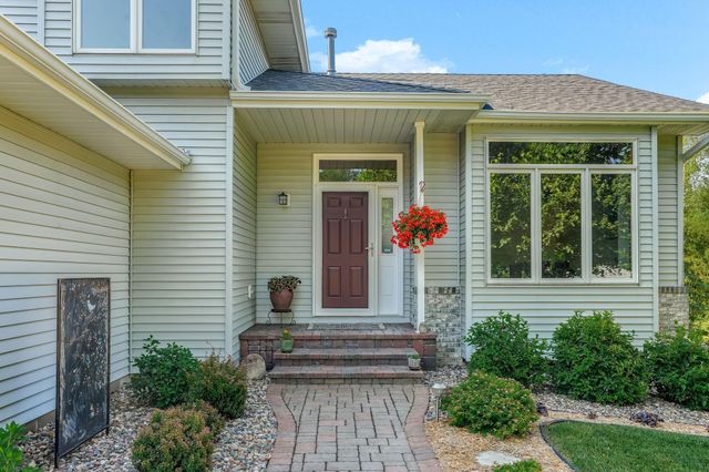 2290 Hillwood Drive E, Maplewood, MN 55119