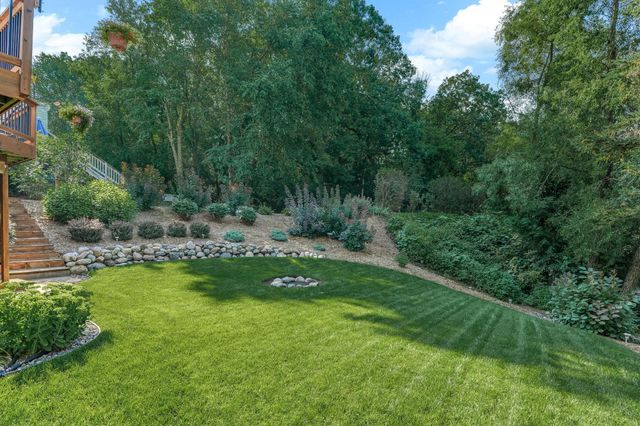 2290 Hillwood Drive E, Maplewood, MN 55119