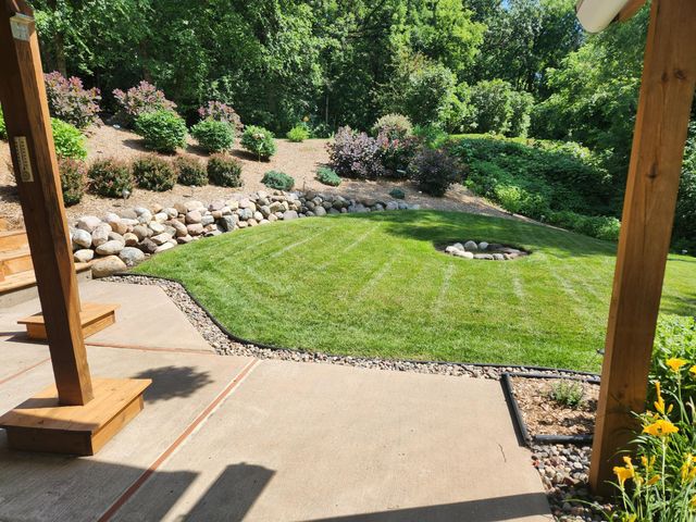 2290 Hillwood Drive E, Maplewood, MN 55119