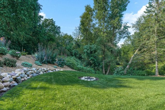 2290 Hillwood Drive E, Maplewood, MN 55119