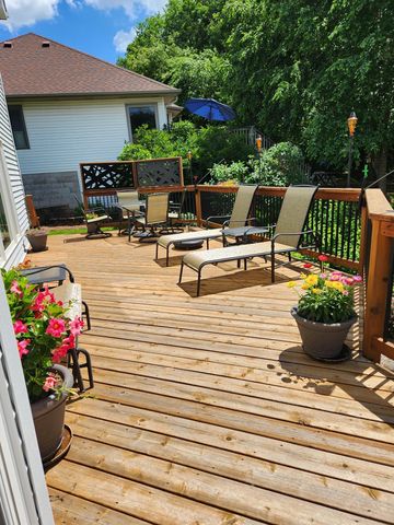 2290 Hillwood Drive E, Maplewood, MN 55119