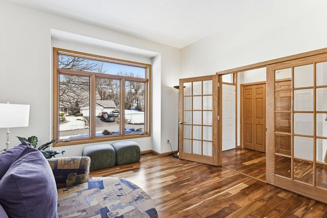 2290 Hillwood Drive E, Maplewood, MN 55119