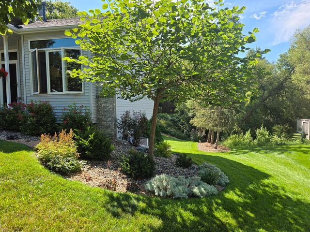 2290 Hillwood Drive E, Maplewood, MN 55119