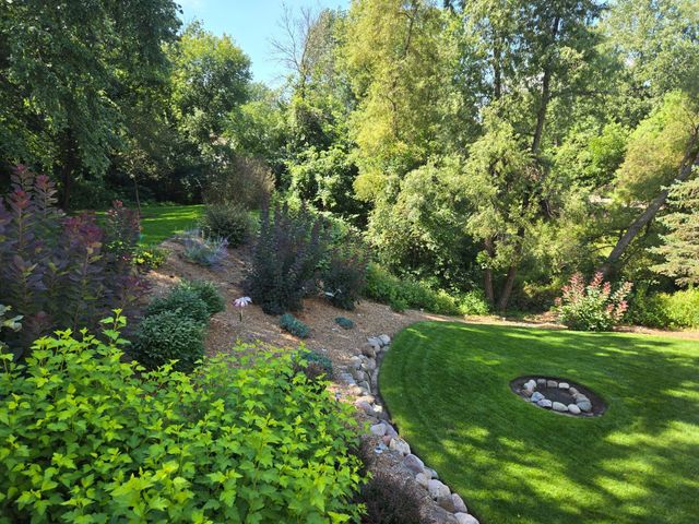 2290 Hillwood Drive E, Maplewood, MN 55119