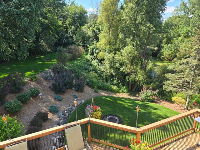 2290 Hillwood Drive E, Maplewood, MN 55119