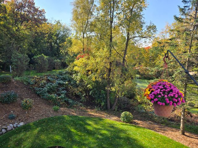 2290 Hillwood Drive E, Maplewood, MN 55119