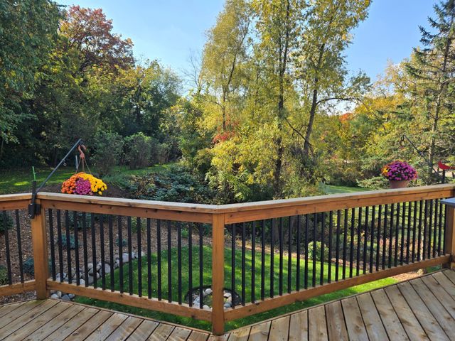 2290 Hillwood Drive E, Maplewood, MN 55119