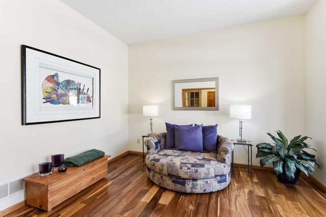 2290 Hillwood Drive E, Maplewood, MN 55119