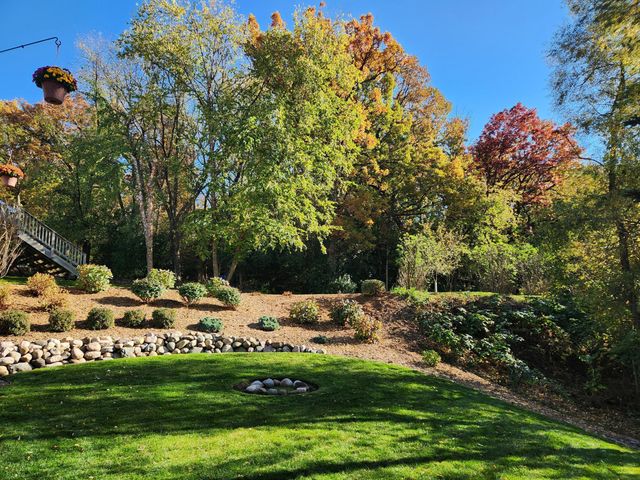 2290 Hillwood Drive E, Maplewood, MN 55119