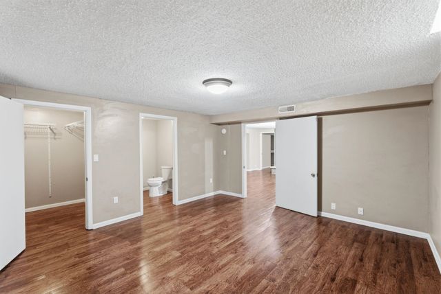 202 W Virginia Rd, Andover, KS 67002
