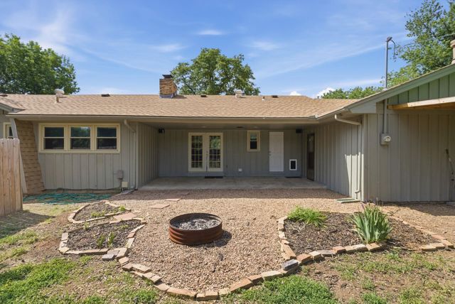 202 W Virginia Rd, Andover, KS 67002