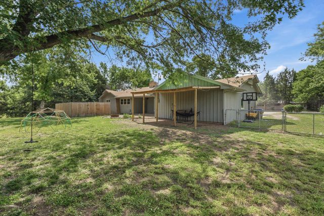 202 W Virginia Rd, Andover, KS 67002