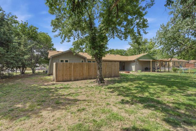 202 W Virginia Rd, Andover, KS 67002