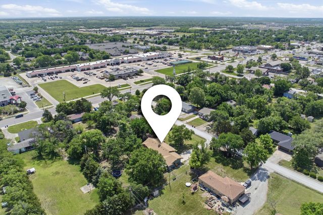 202 W Virginia Rd, Andover, KS 67002