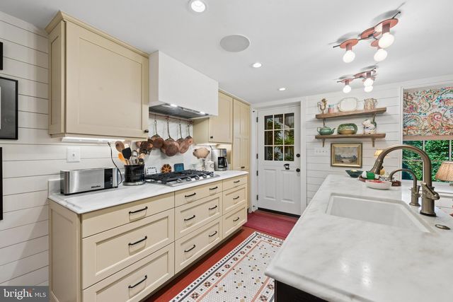 12 W HAMILTON ST, Baltimore, MD 21201