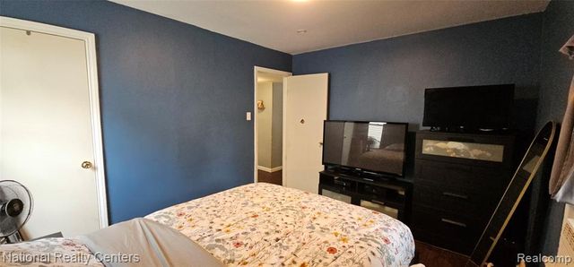 26150 Hanover Street, Dearborn Heights, MI 48125