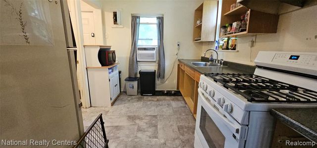 26150 Hanover Street, Dearborn Heights, MI 48125