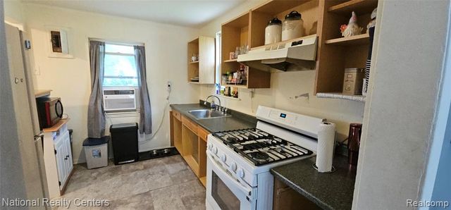 26150 Hanover Street, Dearborn Heights, MI 48125