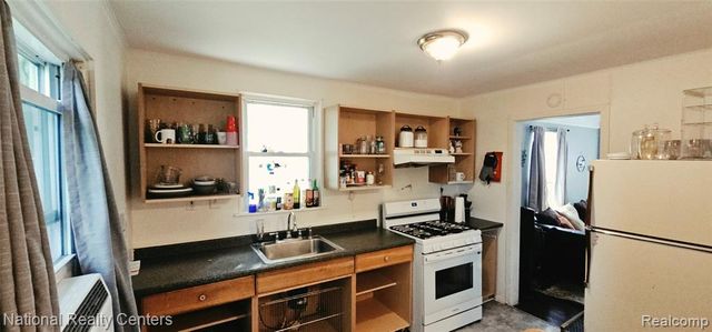 26150 Hanover Street, Dearborn Heights, MI 48125