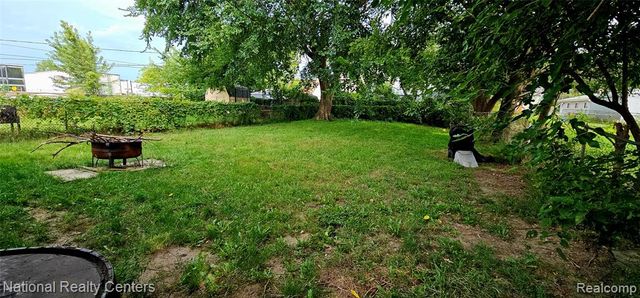 26150 Hanover Street, Dearborn Heights, MI 48125