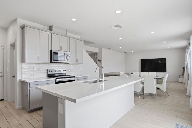 2937 Newhalen St, Manteca, CA 95337