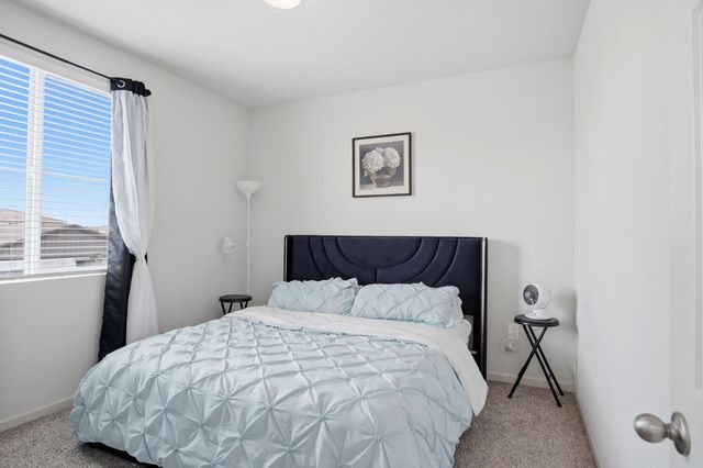2937 Newhalen St, Manteca, CA 95337