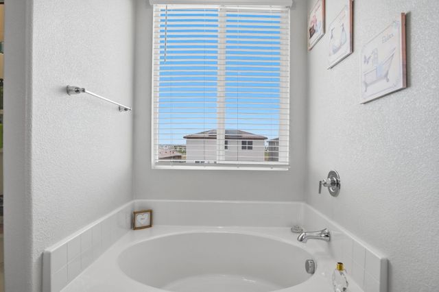 2937 Newhalen St, Manteca, CA 95337