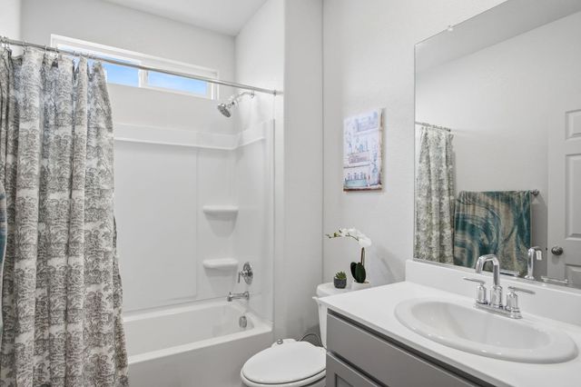 2937 Newhalen St, Manteca, CA 95337