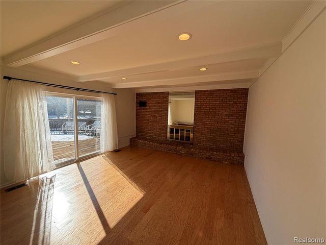 4205 Pinehurst Drive, West Bloomfield, MI 48322