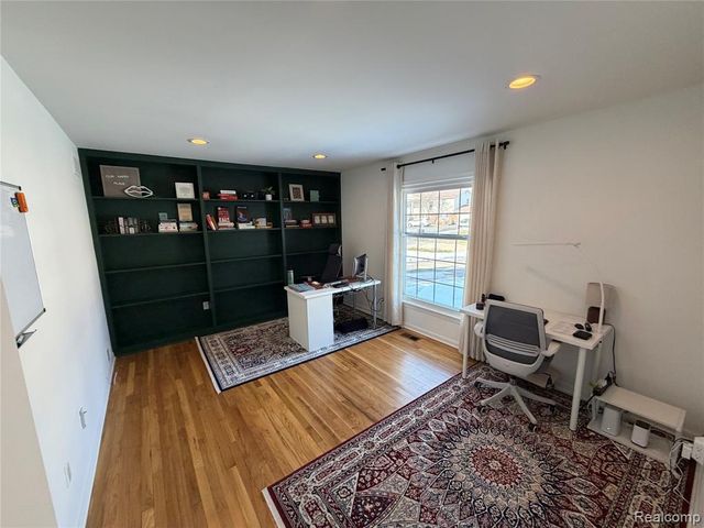 4205 Pinehurst Drive, West Bloomfield, MI 48322