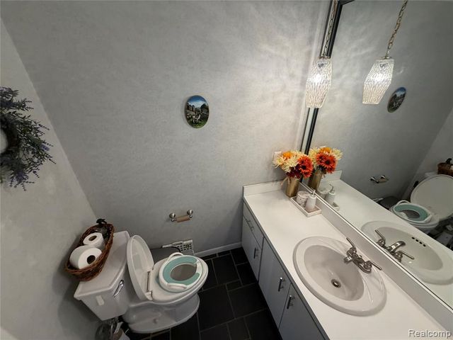 4205 Pinehurst Drive, West Bloomfield, MI 48322