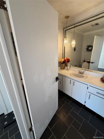 4205 Pinehurst Drive, West Bloomfield, MI 48322