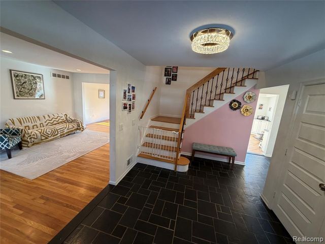 4205 Pinehurst Drive, West Bloomfield, MI 48322