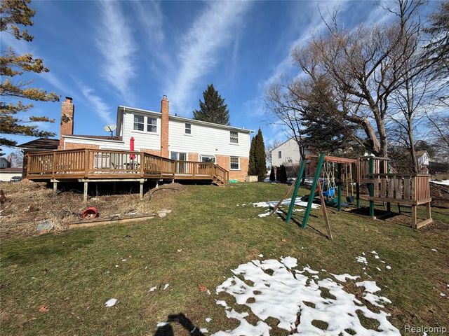 4205 Pinehurst Drive, West Bloomfield, MI 48322