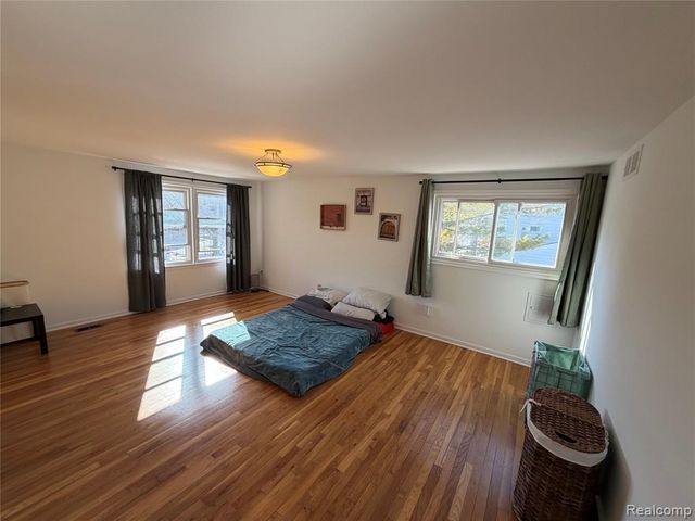 4205 Pinehurst Drive, West Bloomfield, MI 48322