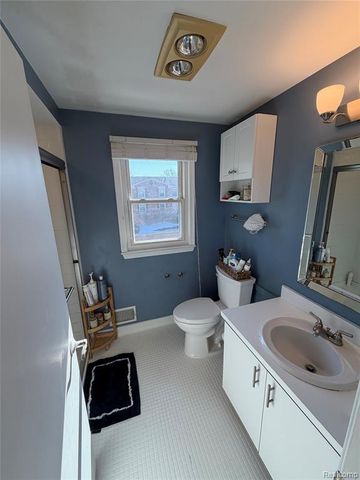 4205 Pinehurst Drive, West Bloomfield, MI 48322