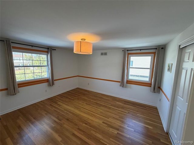 4205 Pinehurst Drive, West Bloomfield, MI 48322