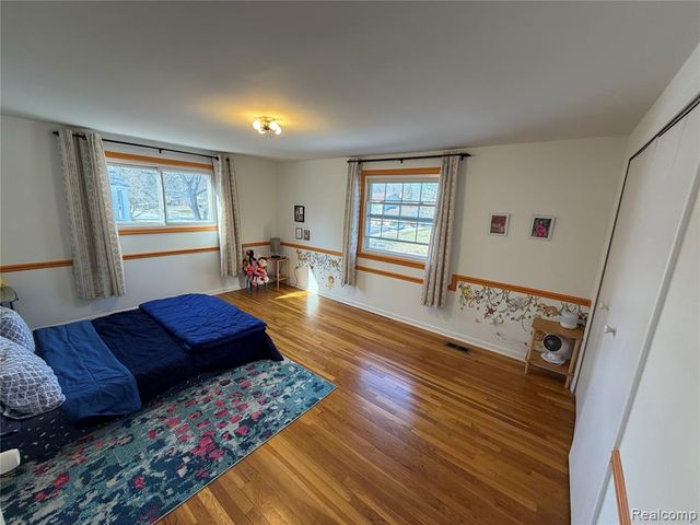 4205 Pinehurst Drive, West Bloomfield, MI 48322