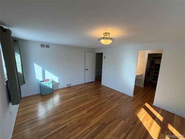 4205 Pinehurst Drive, West Bloomfield, MI 48322